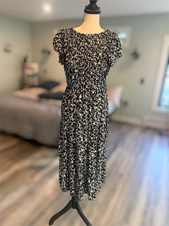 Old Navy Dresses & Skirts - Old Navy Black and White Floral Dress